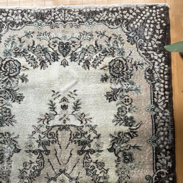 127×220花や実 王道メダリオン 控えめカラー トルコヴィンテージラグ