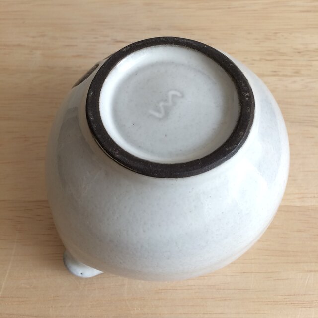 片口鉢（ツキノワグマ・白） | iichi 日々の暮らしを心地よくする