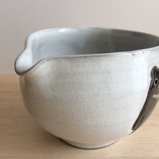 片口鉢（ツキノワグマ・白） | iichi 日々の暮らしを心地よくする