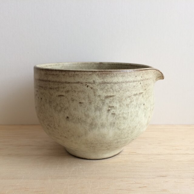 片口鉢（ツキノワグマ・白マット） | iichi 日々の暮らしを心地よく
