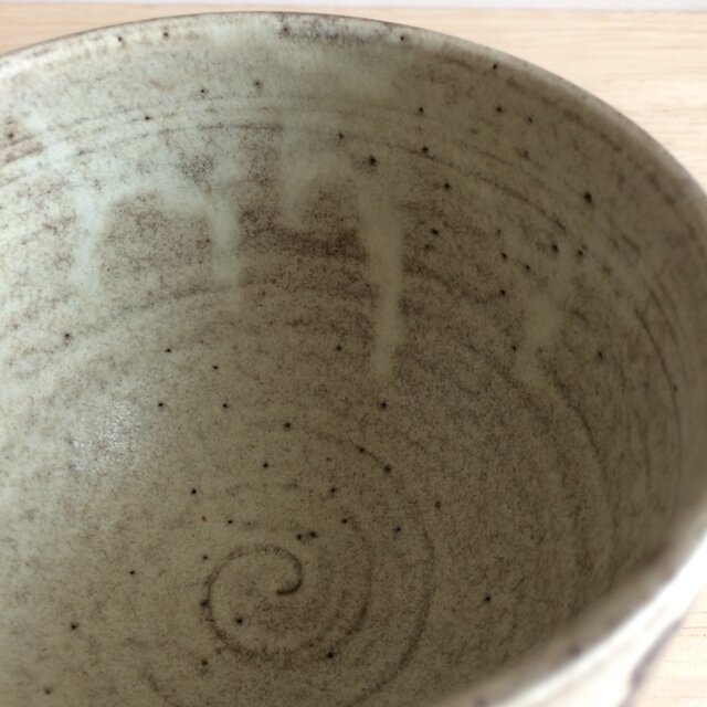 片口鉢（ツキノワグマ・白マット） | iichi 日々の暮らしを心地よく