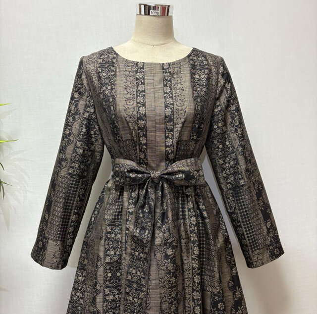 着物リメイク　大島紬ジャンパースカート　ロングワンピース　フリーサイズ　2WAY 着物リメイク 大島紬花柄ロングワンピース ジャンパースカート 2WAY