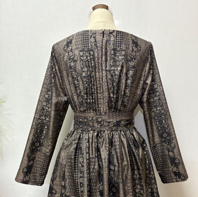 着物リメイク　大島紬ジャンパースカート　ロングワンピース　フリーサイズ　2WAY 着物リメイク 大島紬花柄ロングワンピース ジャンパースカート 2WAY