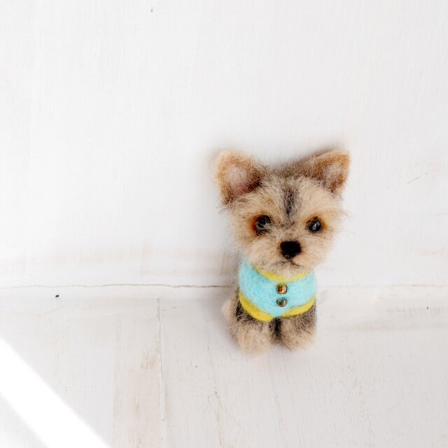 ヨークシャーテリアの羊毛フェルトブローチ | iichi 日々の暮らしを