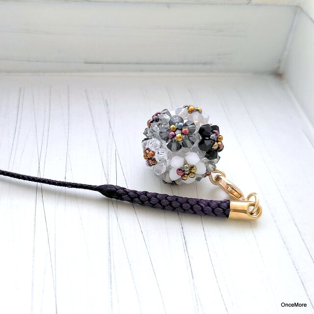 数量限定】花手毬の根付け・帯飾り6color（モノトーン）Ⅱ | iichi