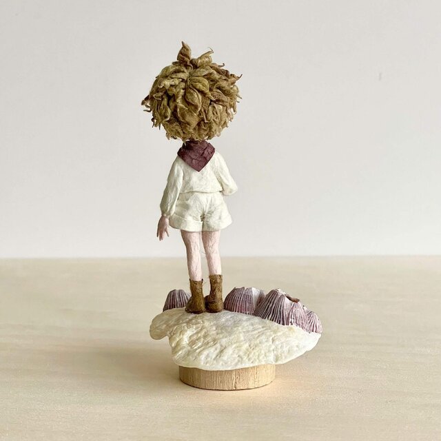 和紙人形 和紙人形『惑星探検』｜コンパスを手に歩き出す子どもと貝殻のミニ