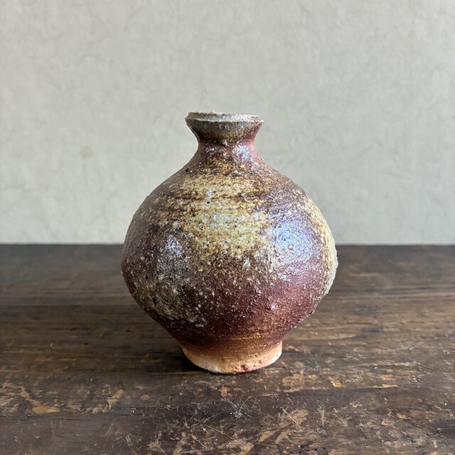 信楽 小徳利の一輪挿し｜穴窯焼成｜焼締｜古信楽白荒土 | iichi 日々の