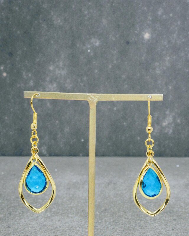 Teardrop のピアス skyblue ゴールド金具 イヤリング変更可能 | iichi