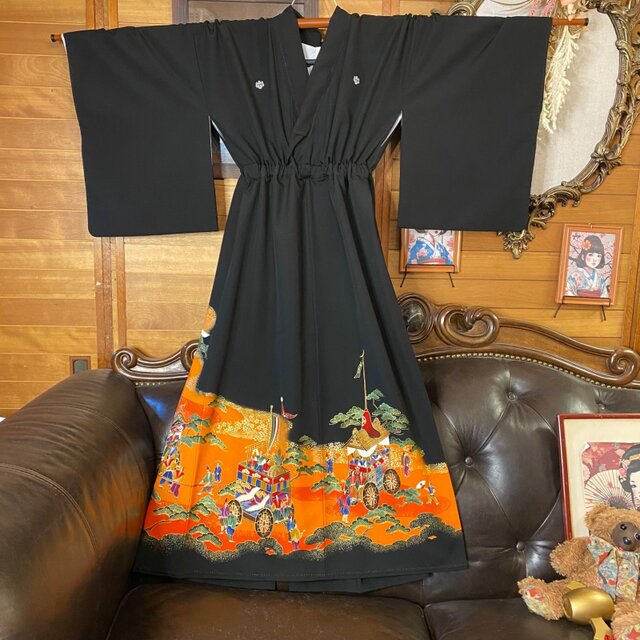 黒留袖 着物 リメイク ワンピース ドレス ロング 和洋折衷 洗える 化繊 ハンドメイド レトロ 古着 黄金の山車と古都の祝祭 TKW-116 黒留袖 着物 リメイク ワンピース ドレス ロング 和洋折衷 洗える 化繊