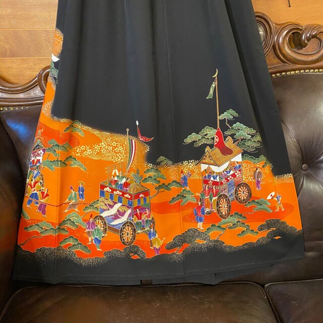黒留袖 着物 リメイク ワンピース ドレス ロング 和洋折衷 洗える 化繊 ハンドメイド レトロ 古着 黄金の山車と古都の祝祭 TKW-116 黒留袖 着物 リメイク ワンピース ドレス ロング 和洋折衷 洗える 化繊