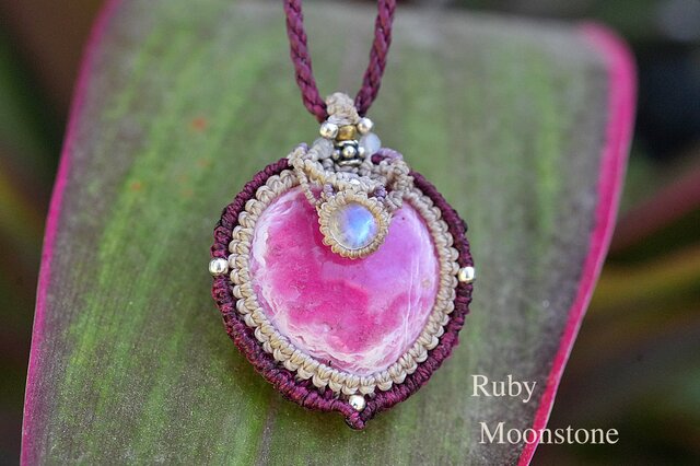 ☆ピンクアメジスト・ムーンストーン・マザーオブパールなどマクラメネックレス ローズクォーツ（ブラジル産）ムーンストーン（スリランカ産）マクラメ