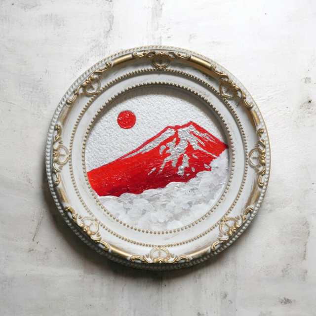 油彩画 円形ミニ絵画「赤富士」 銀の空と白い雲 | iichi 日々の暮らし