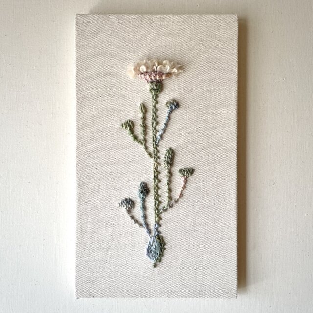 【一点もの】『手紡ぎ糸のお花. f'』手刺繍ファブリックパネル 一点もの】『手紡ぎ糸のお花. f'』手刺繍ファブリックパネル | iichi