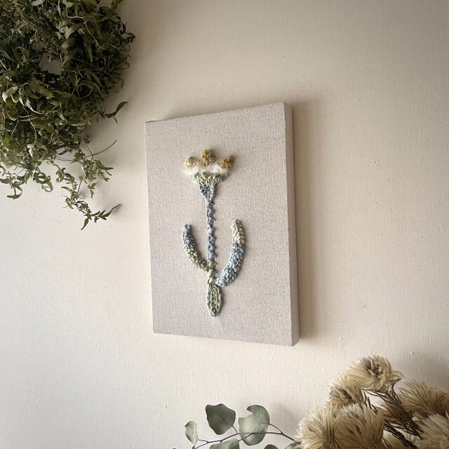 一点もの】『手紡ぎ糸のお花. g'』手刺繍ファブリックパネル | iichi