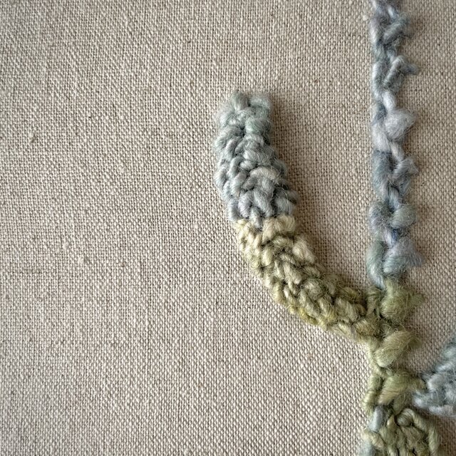 一点もの】『手紡ぎ糸のお花. g'』手刺繍ファブリックパネル | iichi