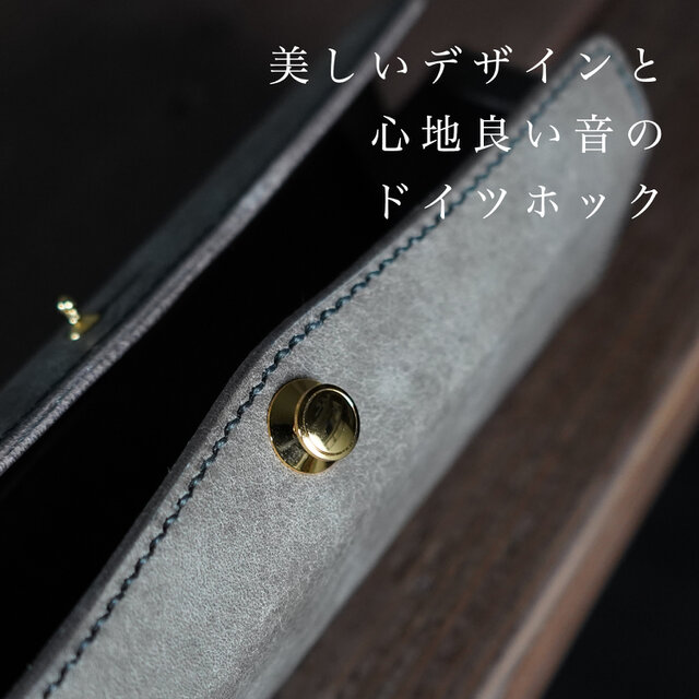 送料無料] 美と機能を極めた、至高のスリムペンケース。置いたまま