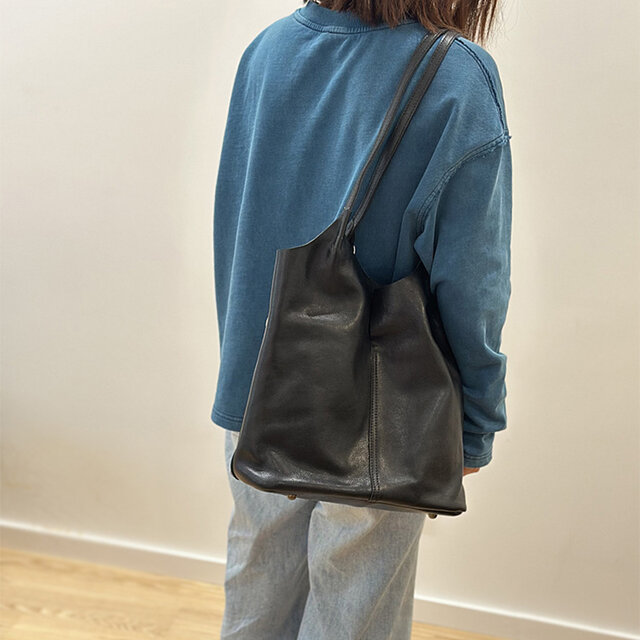 ブラックレザートートバッグ 本革レザー トートバッグ 大容量 通勤通学 人気バッグ 肩掛け 新作