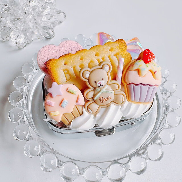 お菓子のピルケース pink スイーツデコ | iichi 日々の暮らしを 