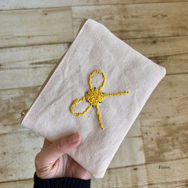 大人かわいい手刺繍ミモザリボンポーチ(ポケットティッシュサイズ