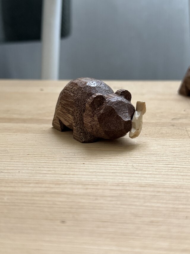 木彫りの熊 | iichi 日々の暮らしを心地よくするハンドメイドや
