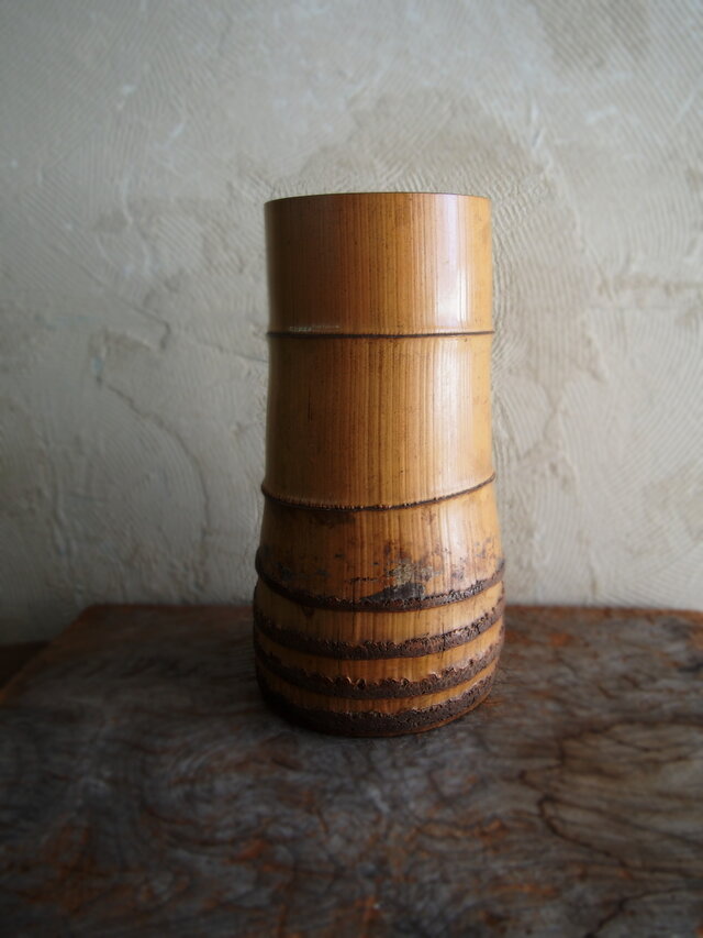味わいのある根つき竹花器 銅製の落とし付き | iichi 日々の暮らしを