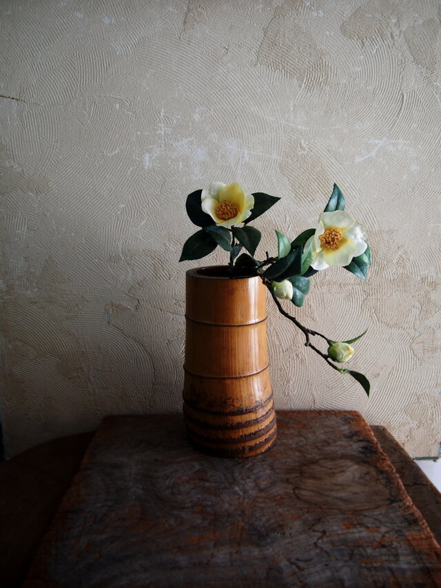 味わいのある根つき竹花器 銅製の落とし付き | iichi 日々の暮らしを