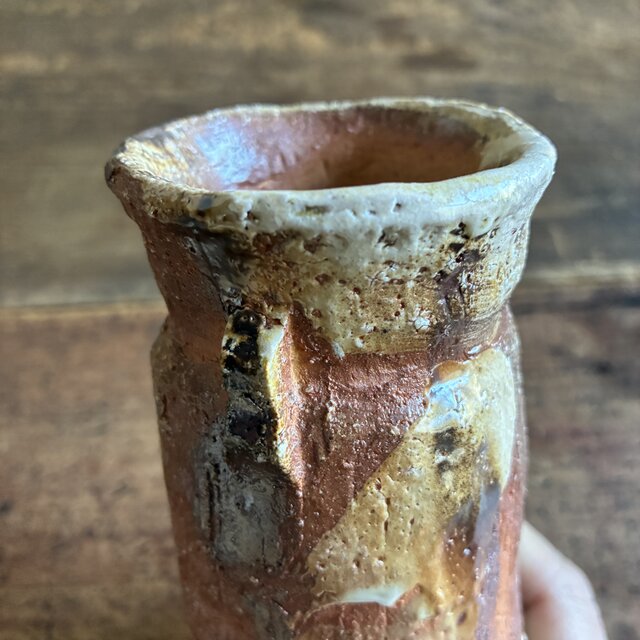 伊賀織部 筒形花入｜穴窯焼成・焼締｜白化粧と鉄の景色｜耳付き花瓶