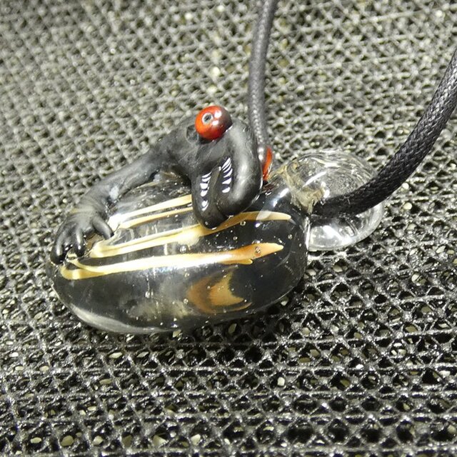 牙あるもの NO.445（ガラス、トンボ玉、一点物、爬虫類、伝統工芸