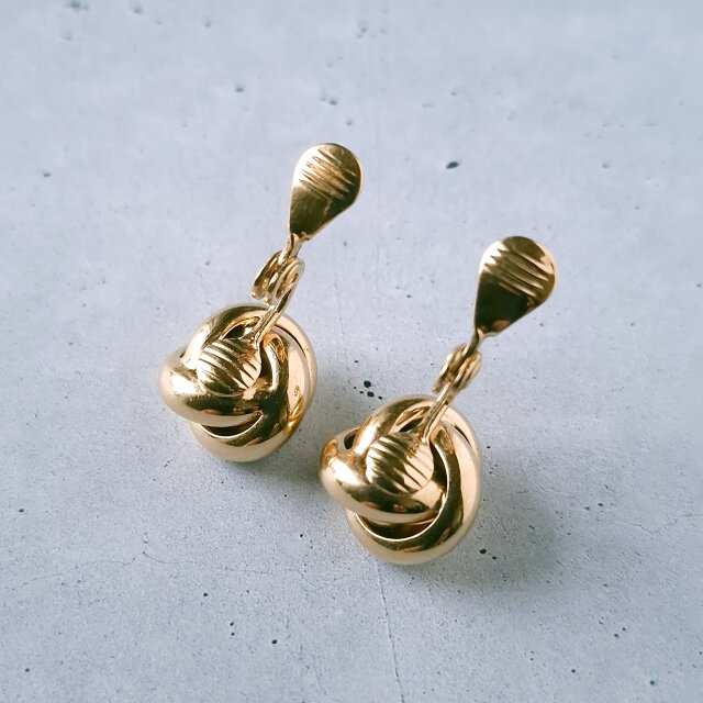 MONET》 gold knot モネ ヴィンテージイヤリング | iichi 日々の暮らし