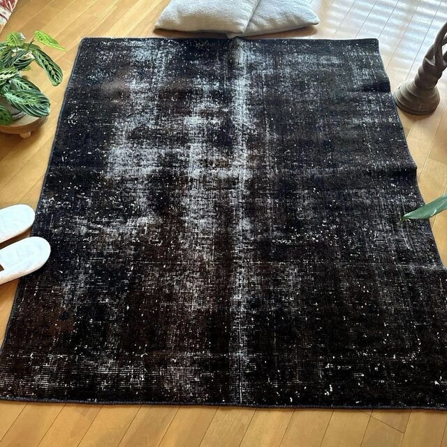109.5×124 正方形　こげ茶ブラック　擦れシャビー　トルコヴィンテージラグ 109.5×124 正方形 こげ茶ブラック 擦れシャビー トルコヴィンテージ