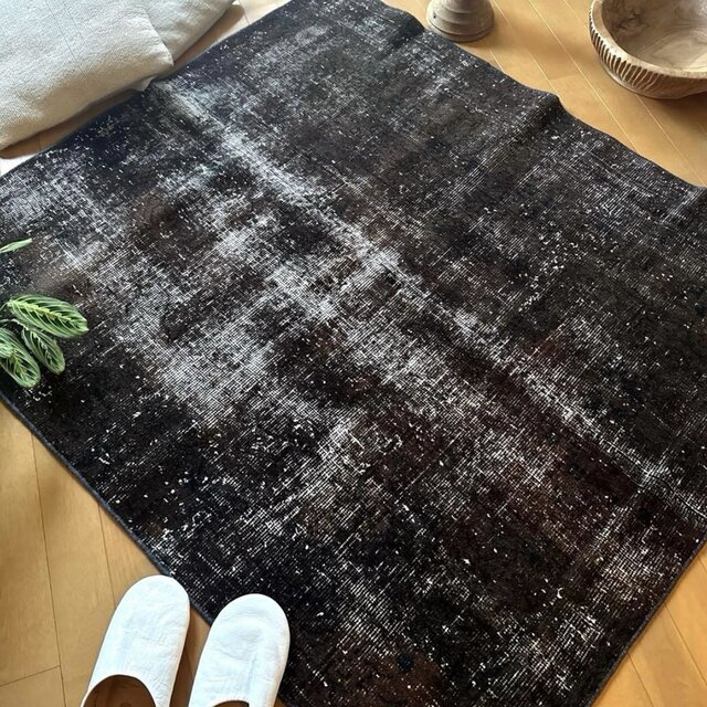 109.5×124 正方形　こげ茶ブラック　擦れシャビー　トルコヴィンテージラグ 109.5×124 正方形 こげ茶ブラック 擦れシャビー トルコヴィンテージ