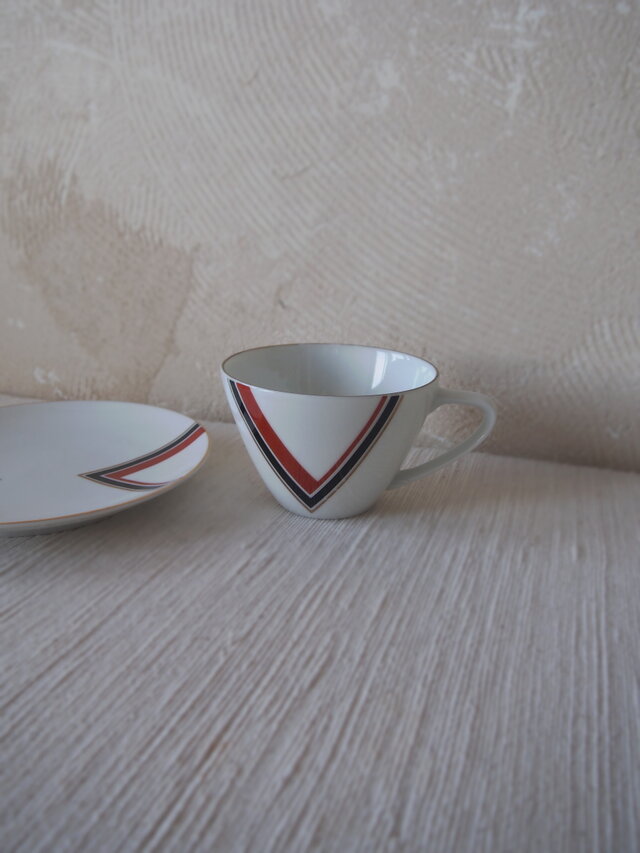 昭和レトロモダン V字紋様カップ＆ソーサー二客組 | iichi 日々の