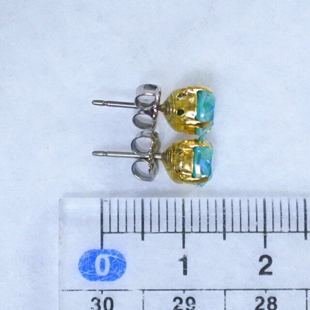 スワロフスキー・チャトンのピアス（6mm・ クリスタル ラグーナ ディ 
