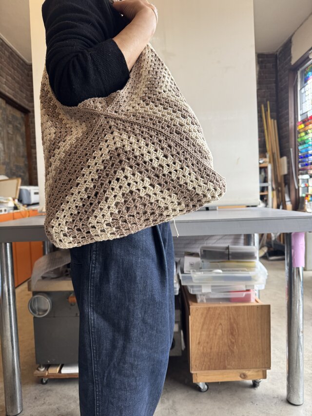 ベージュ系 グラニースクエア編み ショルダーバッグ | iichi 日々の
