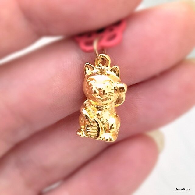 和柄玉と招き猫の根付け・帯飾り（GLD） | iichi 日々の暮らしを