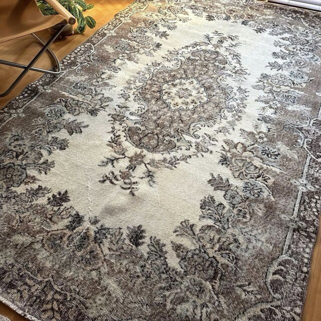 くすみベージュとココアブラウンのヴィンテージトルコラグ 雅姫さんNo