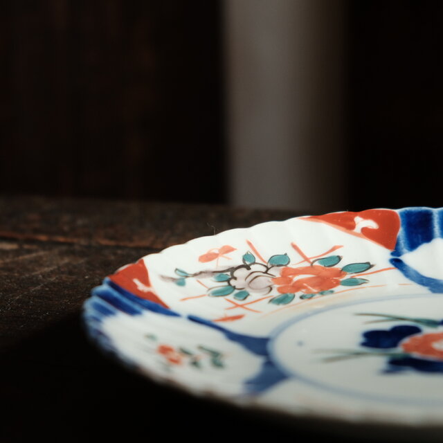 草花と蝶々◇伊万里 花文色絵金彩七寸中皿 古民家 骨董・antiques 明治