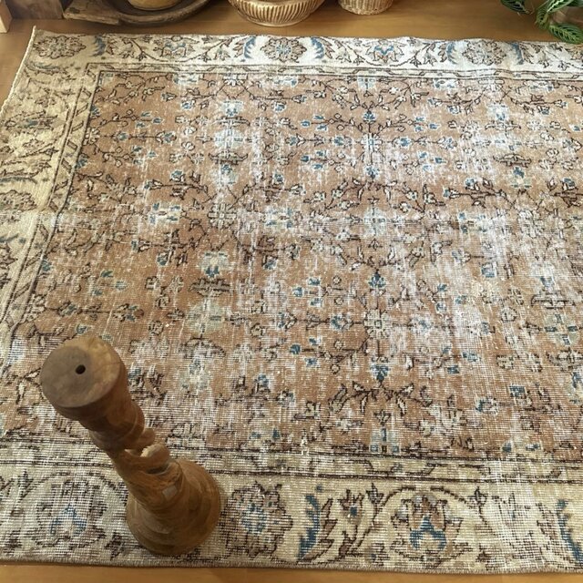 137×232大判ピンクベージュ×ブルー 草花ボタニカル トルコヴィンテージ