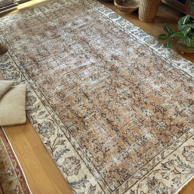 137×232大判ピンクベージュ×ブルー 草花ボタニカル トルコヴィンテージ