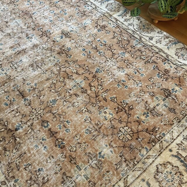 137×232大判ピンクベージュ×ブルー 草花ボタニカル トルコヴィンテージ