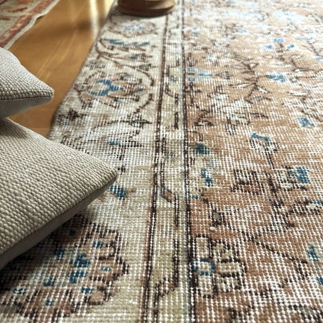 137×232大判ピンクベージュ×ブルー 草花ボタニカル トルコヴィンテージ