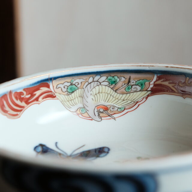 花と鶴と蝶々◇伊万里 花蝶文赤絵金彩浅型中鉢 碗 骨董・antiques 器