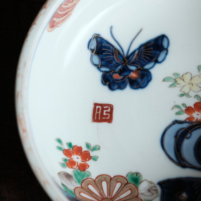 花と鶴と蝶々◇伊万里 花蝶文赤絵金彩浅型中鉢 碗 骨董・antiques 器