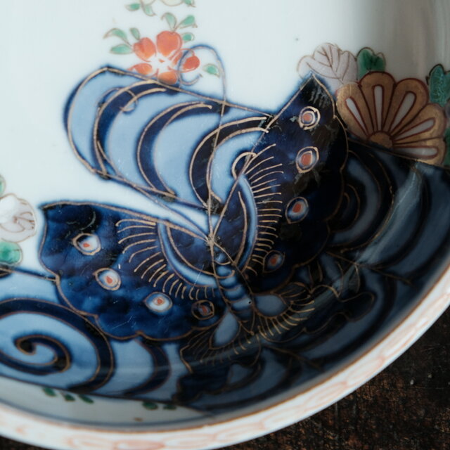 花と鶴と蝶々◇伊万里 花蝶文赤絵金彩浅型中鉢 碗 骨董・antiques 器