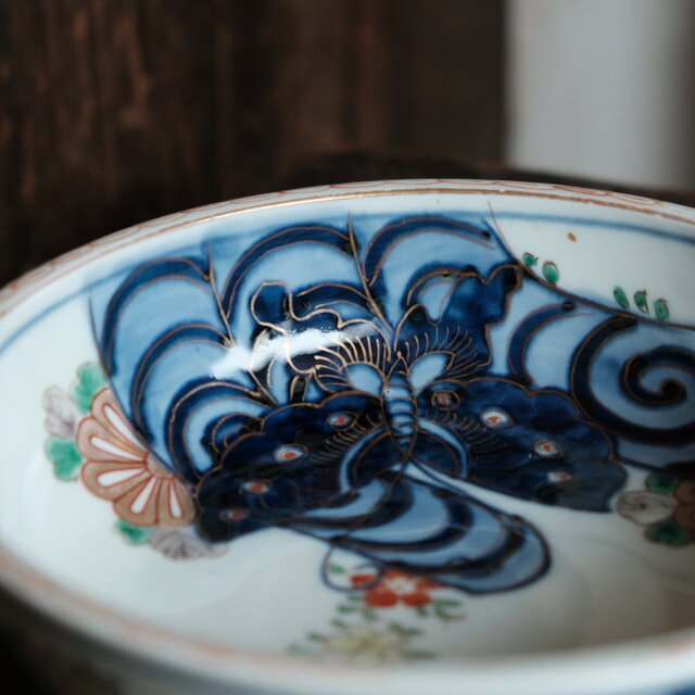 中鉢 花文様 色絵付け ニュウ 窯傷 丼 直し 中国骨董 椀 花と鶴と蝶々◇伊万里 花蝶文赤絵金彩浅型中鉢 碗 骨董・antiques 器