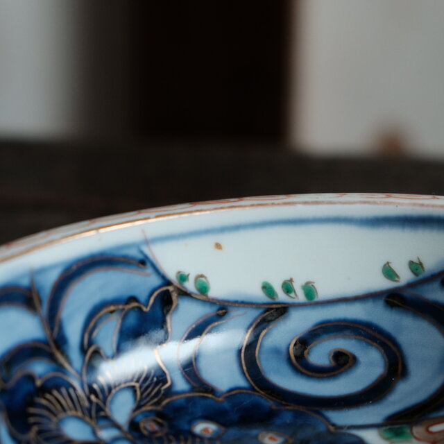花と鶴と蝶々◇伊万里 花蝶文赤絵金彩浅型中鉢 碗 骨董・antiques 器