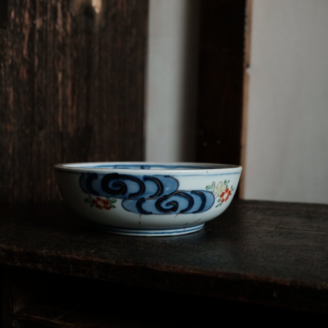 花と鶴と蝶々◇伊万里 花蝶文赤絵金彩浅型中鉢 碗 骨董・antiques 器