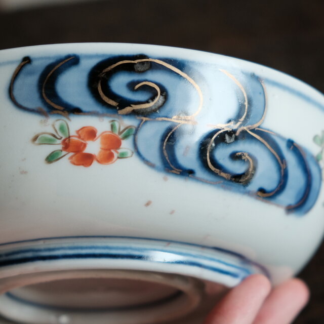 花と鶴と蝶々◇伊万里 花蝶文赤絵金彩浅型中鉢 碗 骨董・antiques 器