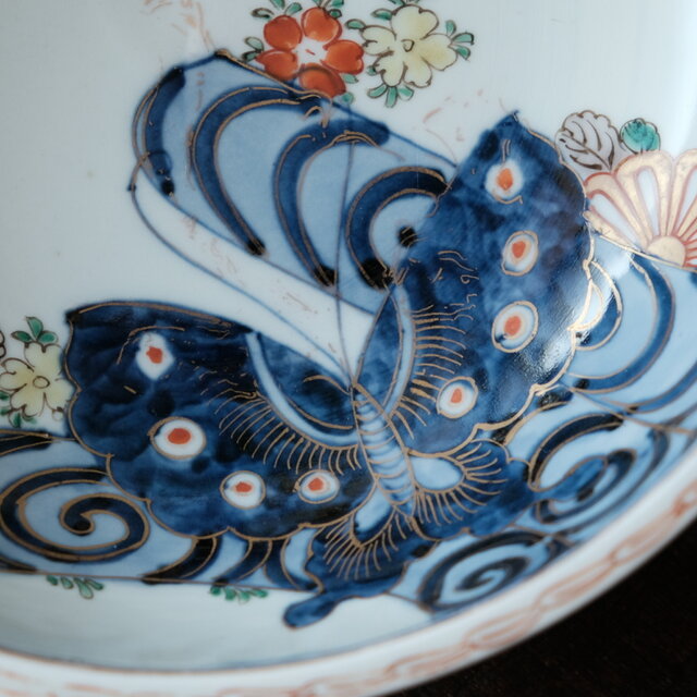 花と鶴と蝶々◇伊万里 花蝶文赤絵金彩浅型大鉢 碗 骨董・antiques 器