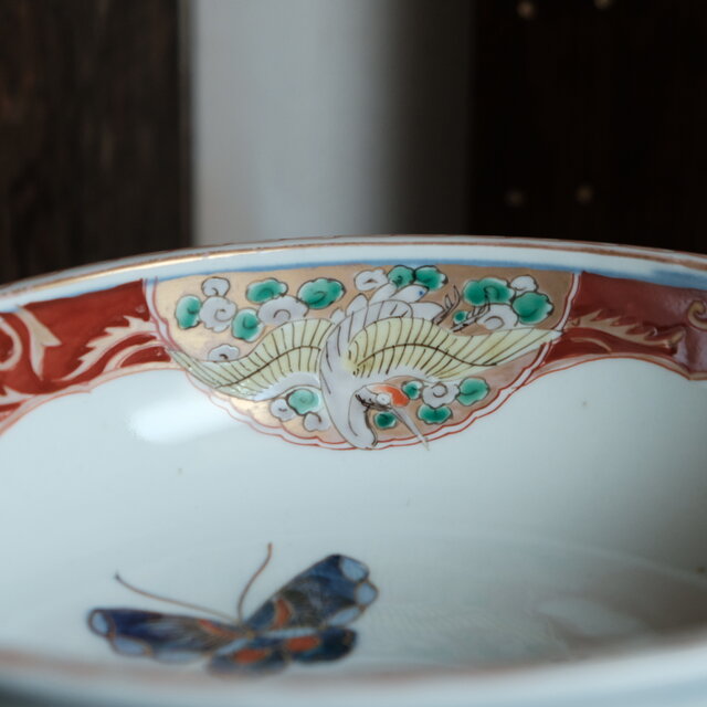 花と鶴と蝶々◇伊万里 花蝶文赤絵金彩浅型大鉢 碗 骨董・antiques 器